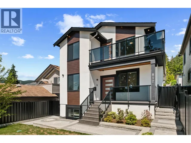 812 MONTROYAL BOULEVARD, North Vancouver, British Columbia V7R2G6