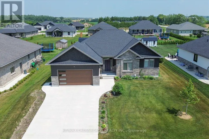 11 MCTAVISH CRESCENT, Huron-Kinloss, Ontario N0G2R0