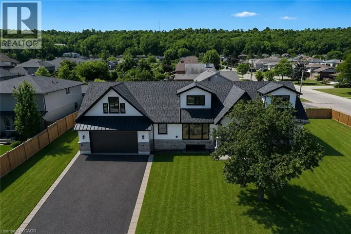 24 ROYCE Avenue, Stoney Creek, Ontario L8G3B5