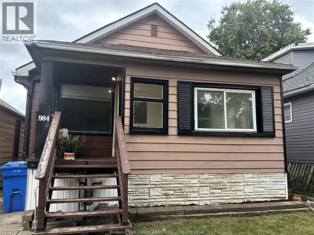 984 ELLROSE, Windsor, Ontario N8Y3W9