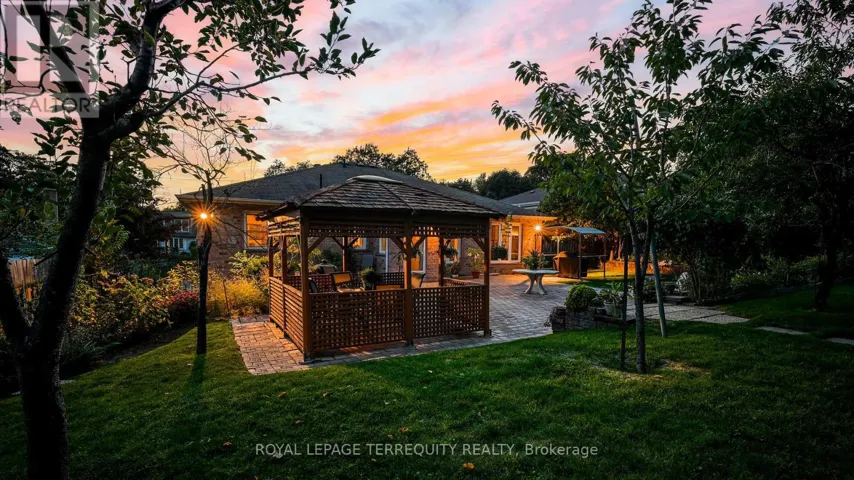 134 HADRIAN DRIVE, Toronto (Elms-Old Rexdale), Ontario M9W1V4