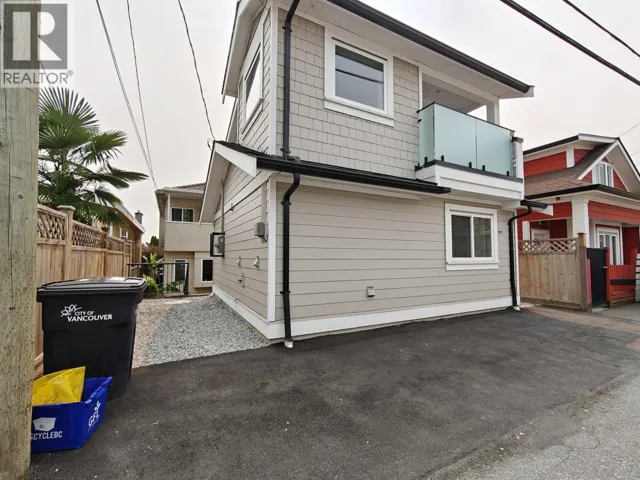 3 381 E 57 AVENUE, Vancouver, British Columbia V5X1S6