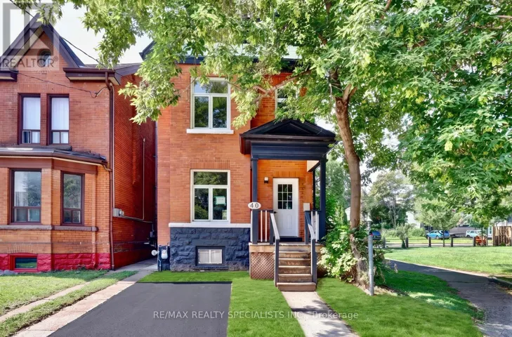 40 CENTURY STREET, Hamilton (Landsdale), Ontario L8L1V8