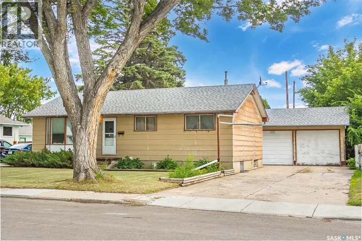 910 T AVENUE N, Saskatoon, Saskatchewan S7L3C1