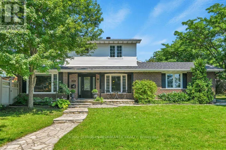 2401 WYNDALE CRESCENT, Ottawa, Ontario K1H7A5