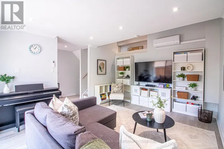 60 SPRINGFAIR AVENUE, Aurora (Aurora Village), Ontario L4G3M2