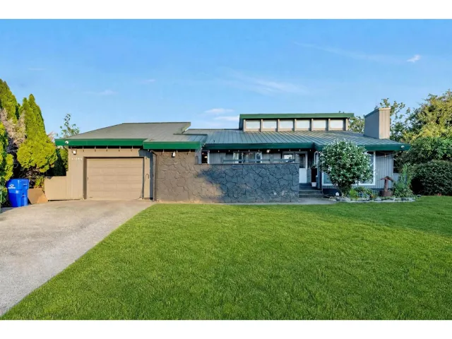 46446 ANGELA AVENUE, Chilliwack Proper South, Chilliwack, British Columbia V2P7B3