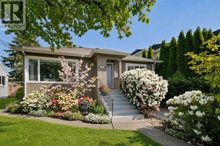 306 NINTH AVENUE, New Westminster, British Columbia V3L2A1