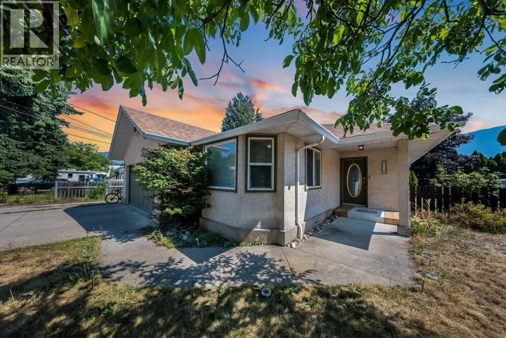 2507 COLUMBIA Avenue, Castlegar, British Columbia V1N2X4