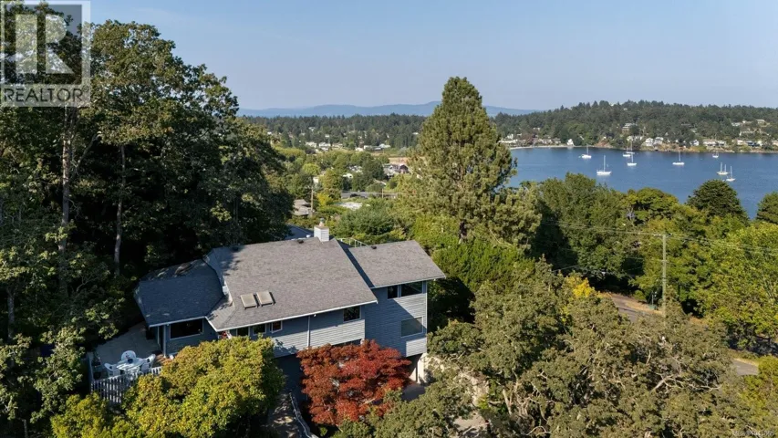 3656 Cadboro Bay Rd, Oak Bay, British Columbia V8R5K8
