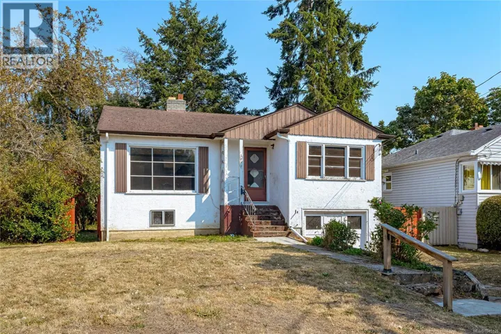 3033 Carroll St, Victoria, British Columbia V9A1R5
