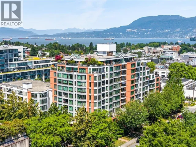 702 2201 PINE STREET, Vancouver, British Columbia V6J5E7