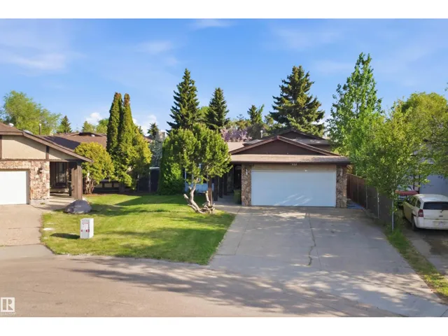2107 40 ST NW, Edmonton, Alberta T6L4E9