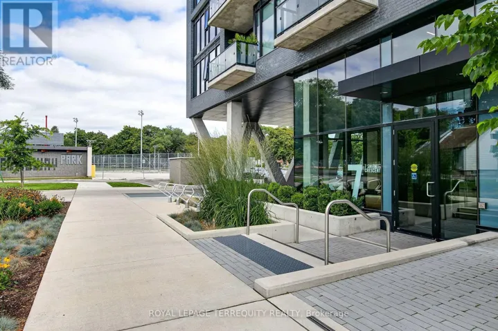 526 - 7 SMITH CRESCENT, Toronto (Stonegate-Queensway), Ontario M8Z0G3