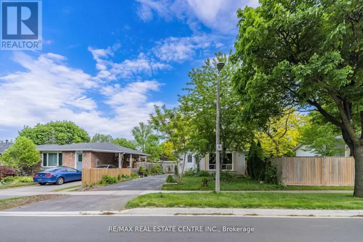 126 CULHAM STREET, Oakville (CP College Park), Ontario L6H1G5