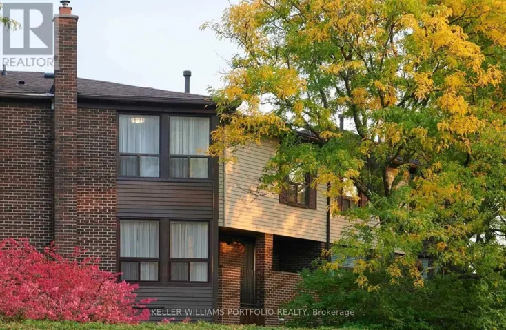 10 LOFTY HILL WAY, Toronto (Hillcrest Village), Ontario M2H2Z8