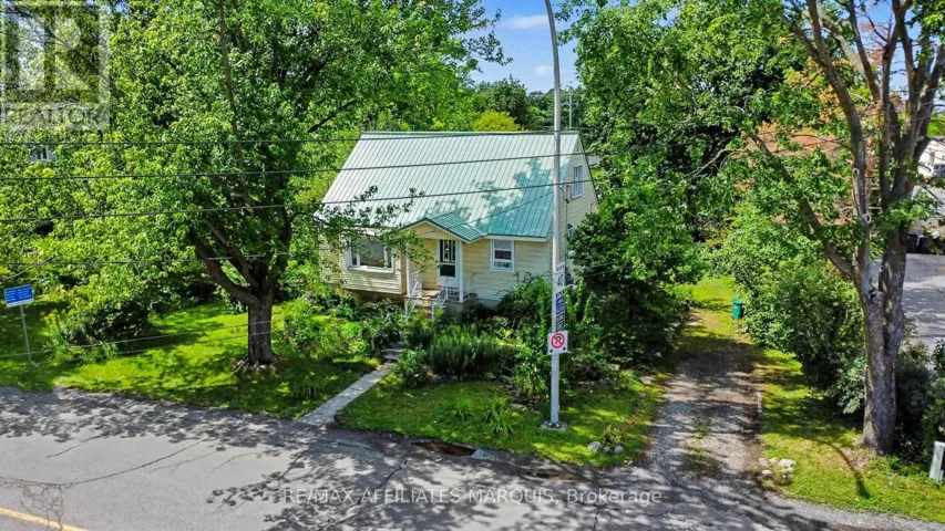 1 WITHROW AVENUE, Ottawa, Ontario K2G2H5