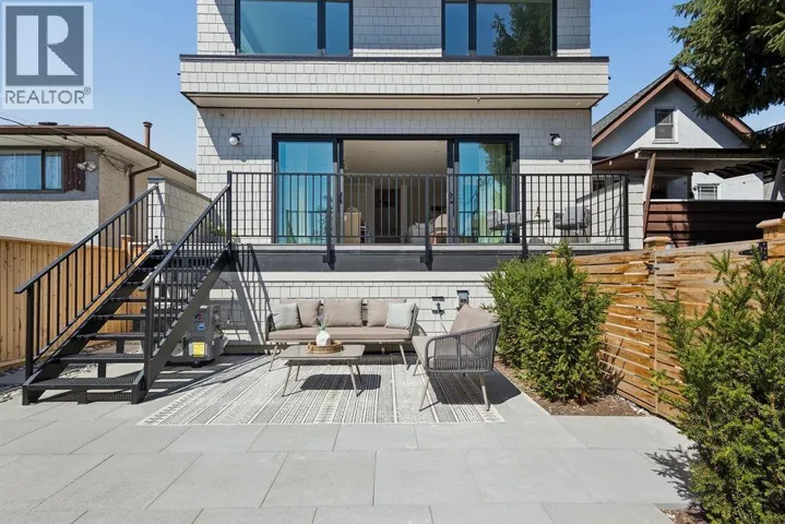 3 2124 E 8 AVENUE, Vancouver, British Columbia V5N1V5
