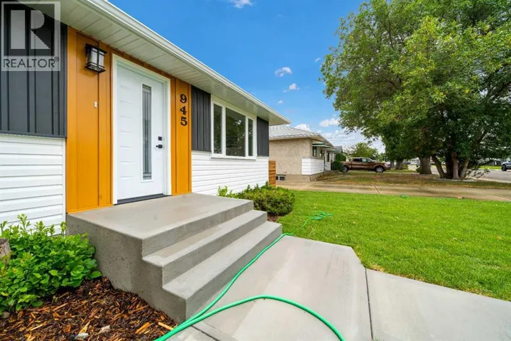 945 Parker Avenue NW, Medicine Hat, Alberta T1A6W7
