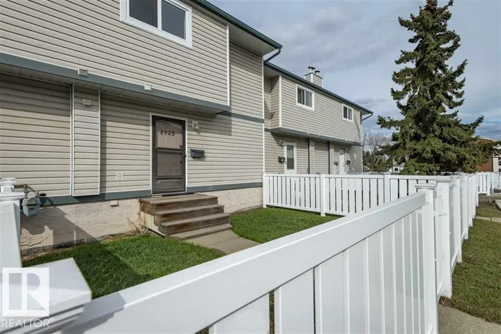 8427 29 AV NW, Edmonton, Alberta T6K3M8