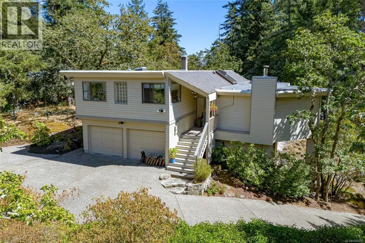 4468 Autumnwood Lane, Saanich, British Columbia V8X4V8