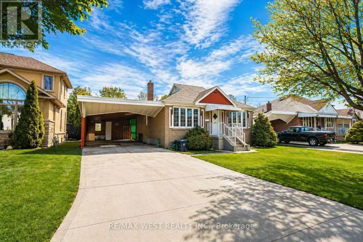 7 HIGHLAND HILL, Toronto (Yorkdale-Glen Park), Ontario M9A2P7
