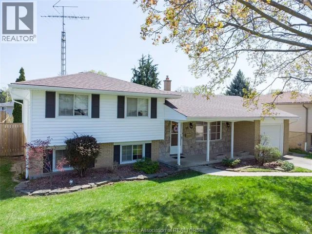 22 PEMBROKE CRESCENT, Chatham, Ontario N7L2J4
