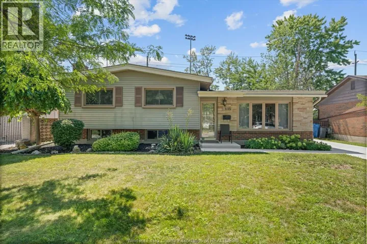4235 MITCHELL CRESCENT, Windsor, Ontario N9G2G1