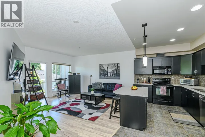 205 3915 Carey Rd, Saanich, British Columbia V8Z1Z6