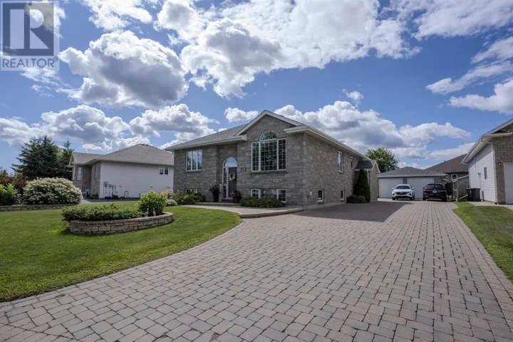 239 CARIBOU CRES, THUNDER BAY, Ontario P7C5Z5