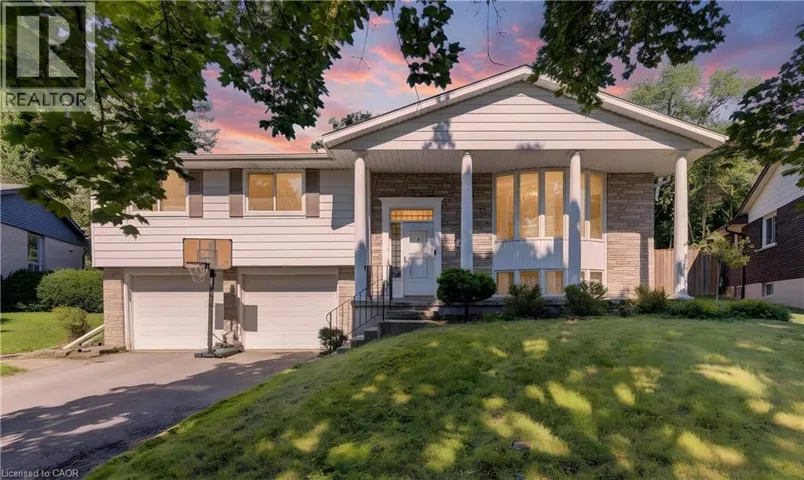 106 AUTUMN HILL Crescent, Kitchener, Ontario N2N1K7