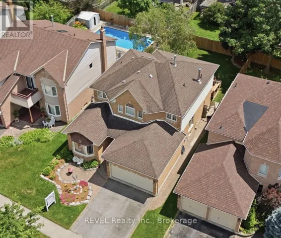 29 STRATTON CRESCENT, Whitby (Rolling Acres), Ontario L1R1V4