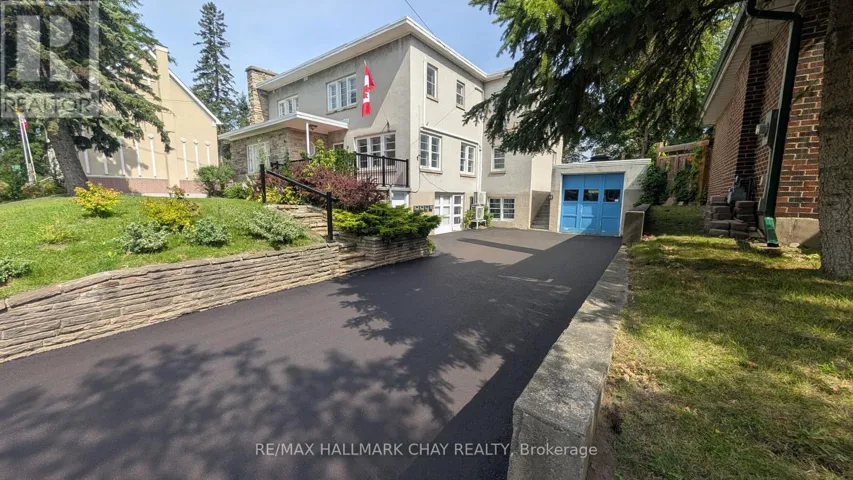 2 - 15 PARKSIDE DRIVE, Barrie (Queen's Park), Ontario L4N1W7