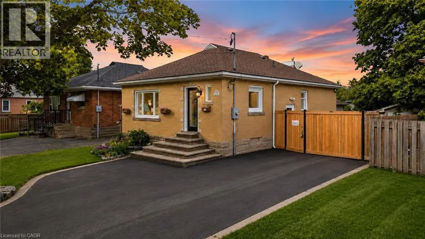627 UPPER SHERMAN Avenue, Hamilton, Ontario L8V3M4