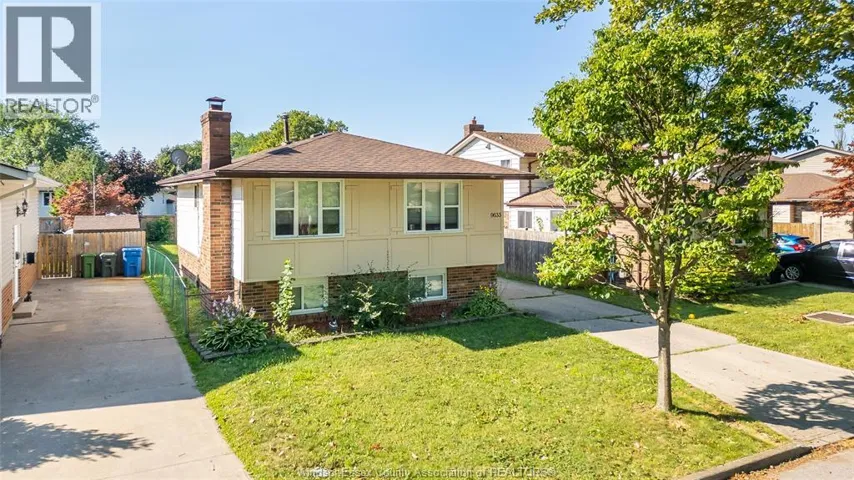 9633 AVERY Unit# UPPER, Windsor, Ontario N8R2C1