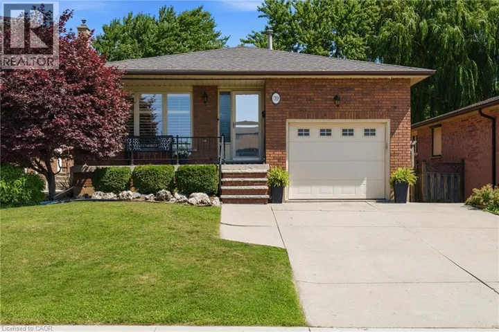 39 TRENHOLME Crescent, Hamilton, Ontario L8W2L4