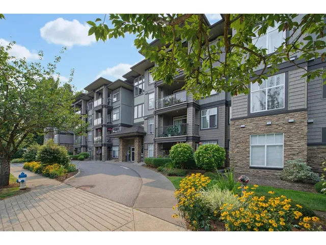 102 33338 MAYFAIR AVENUE, Abbotsford, British Columbia V2S0A4