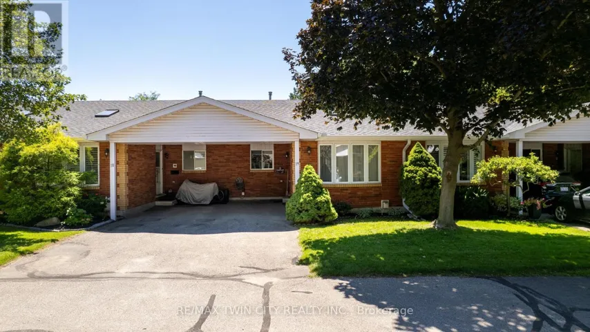 1030 COLBORNE STREET E, Brantford, Ontario N3S3T6