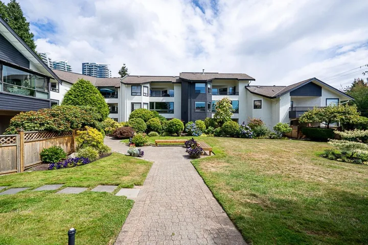 201 14957 THRIFT AVENUE, White Rock, British Columbia V4B2K1