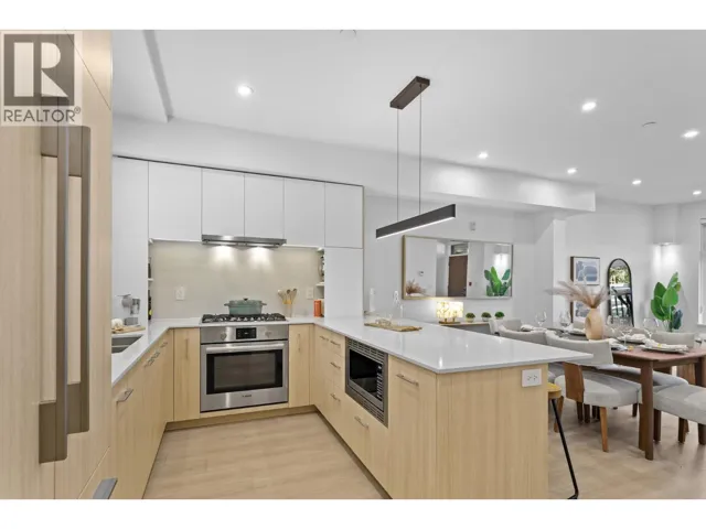104 342 MOUNTAIN HIGHWAY, North Vancouver, British Columbia V7J2K8