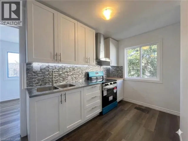 56 SKYLARK Drive Unit# 1, Hamilton, Ontario L9A4Y3