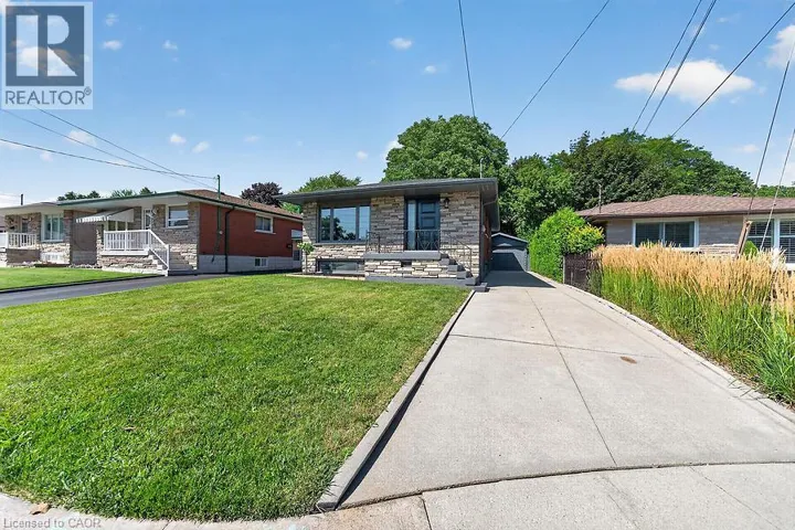 26 PARKLANDS Drive, Hamilton, Ontario L8K4W7