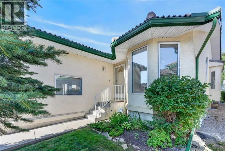 21 Strathearn Gardens SW, Calgary, Alberta T3H2R1