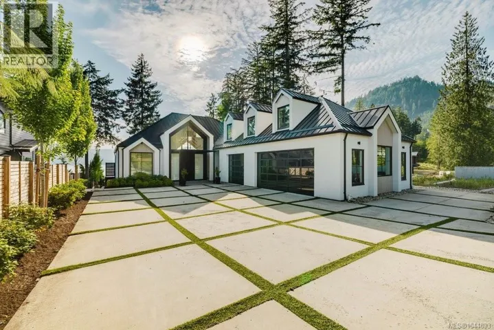 7380 Lakefront Dr, Lake Cowichan, British Columbia V0R2G1