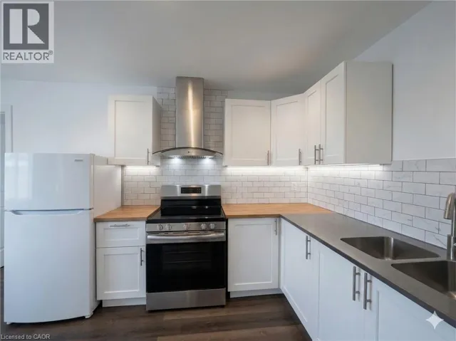56 SKYLARK Drive Unit# 2, Hamilton, Ontario L9A4Y3