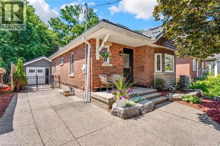 18 WEST RIVER Street, Paris, Ontario N3L2T8