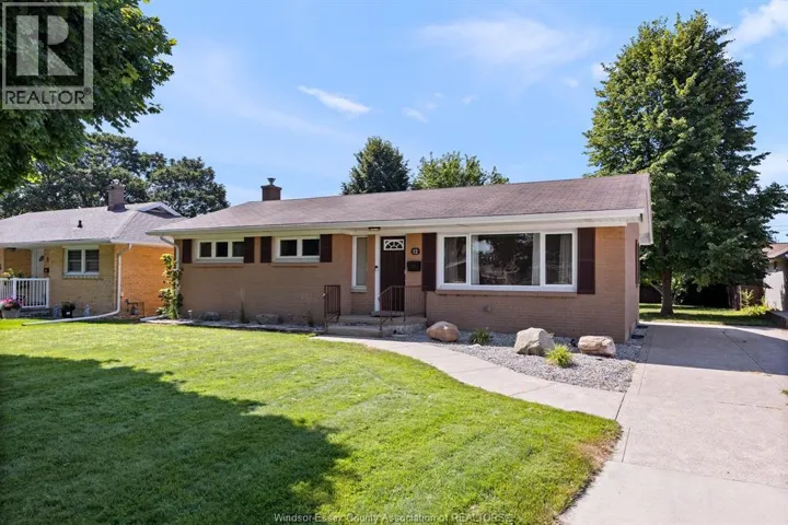 12 GLADSTONE, Leamington, Ontario N8H2H5