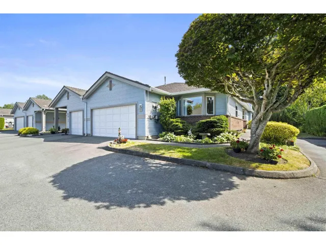 1 8889 212 STREET, Langley, British Columbia V1M2E8