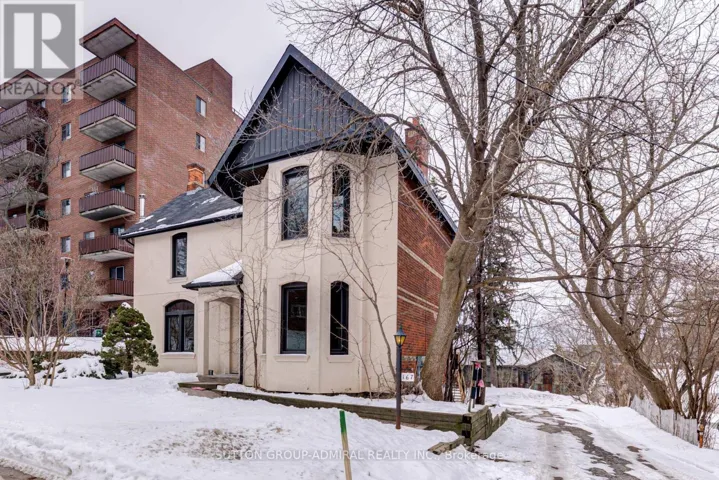 3 - 167 COLLIER STREET, Barrie (North Shore), Ontario L4M1H6