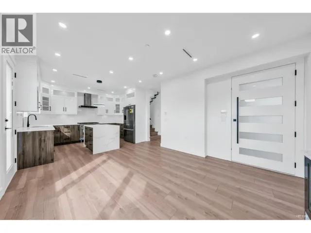 2 3344 ADANAC STREET, Vancouver, British Columbia V5K2P3